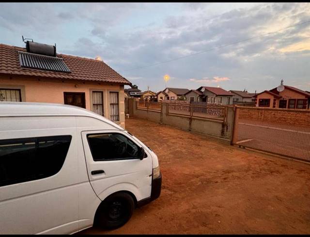3 BEDROOM HOUSE FOR SALE IN KAGISO